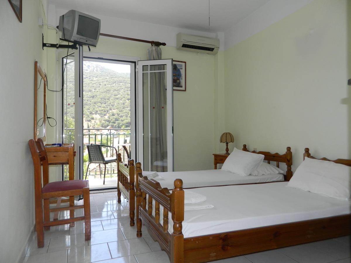 Logaras Apartments Agia Efimia Bagian luar foto