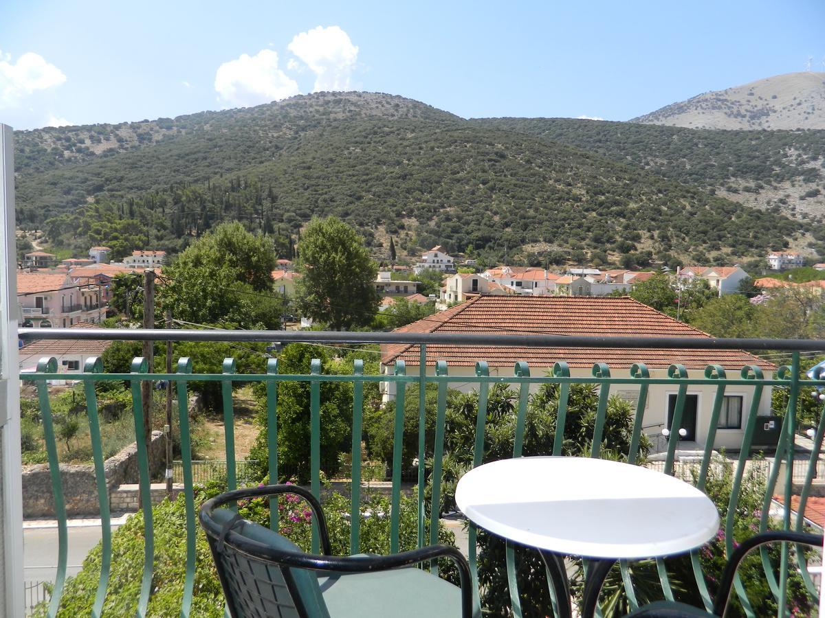 Logaras Apartments Agia Efimia Bagian luar foto