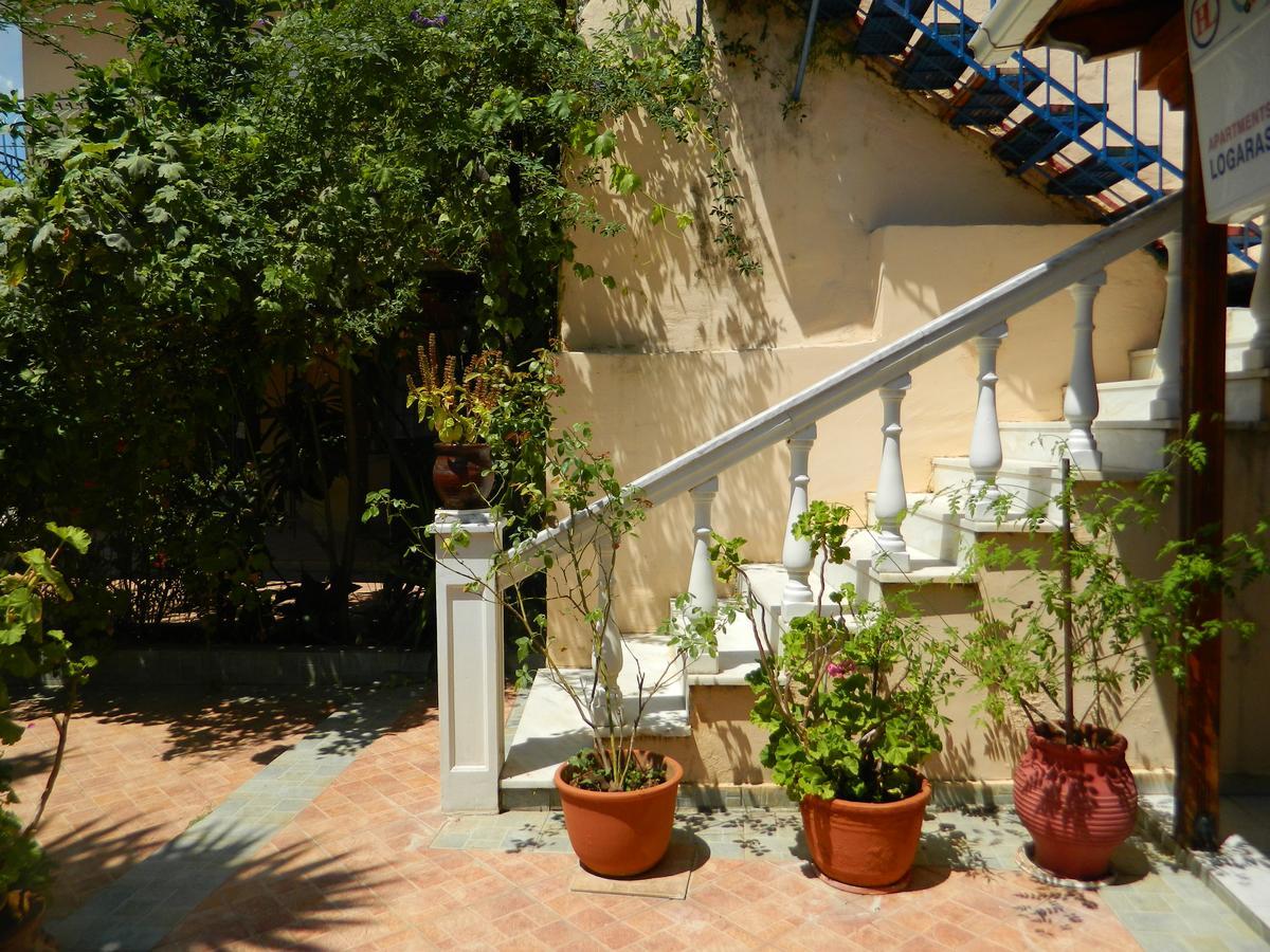 Logaras Apartments Agia Efimia Bagian luar foto
