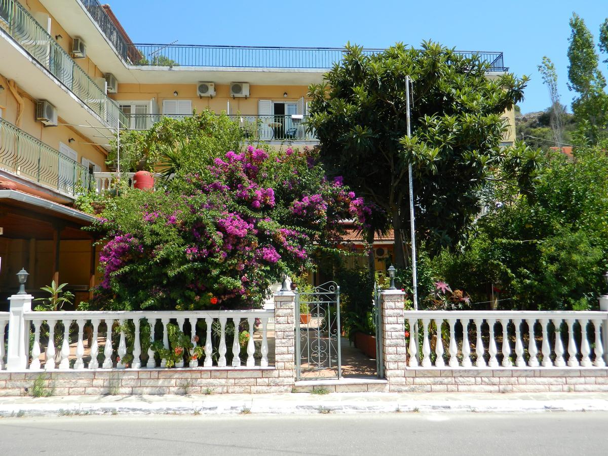 Logaras Apartments Agia Efimia Bagian luar foto