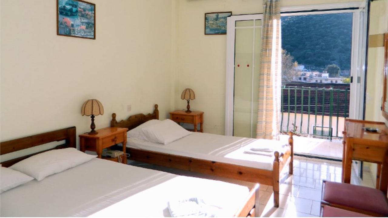 Logaras Apartments Agia Efimia Bagian luar foto