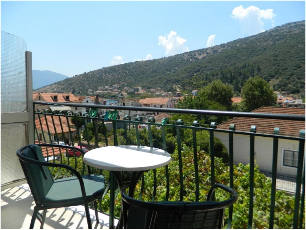 Logaras Apartments Agia Efimia Bagian luar foto